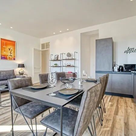Superbe 3 Pièces: Beachfront Luxury with Festival Access